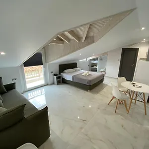 Otel Almira, Agía Triás