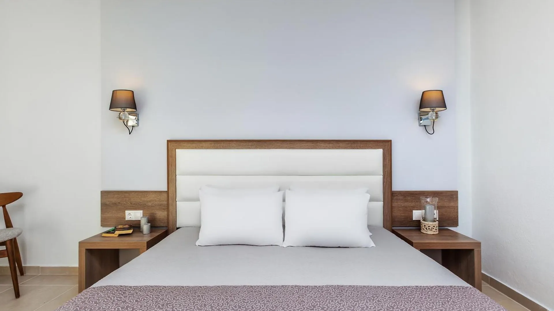 Iris Hotel Siviri 3*,