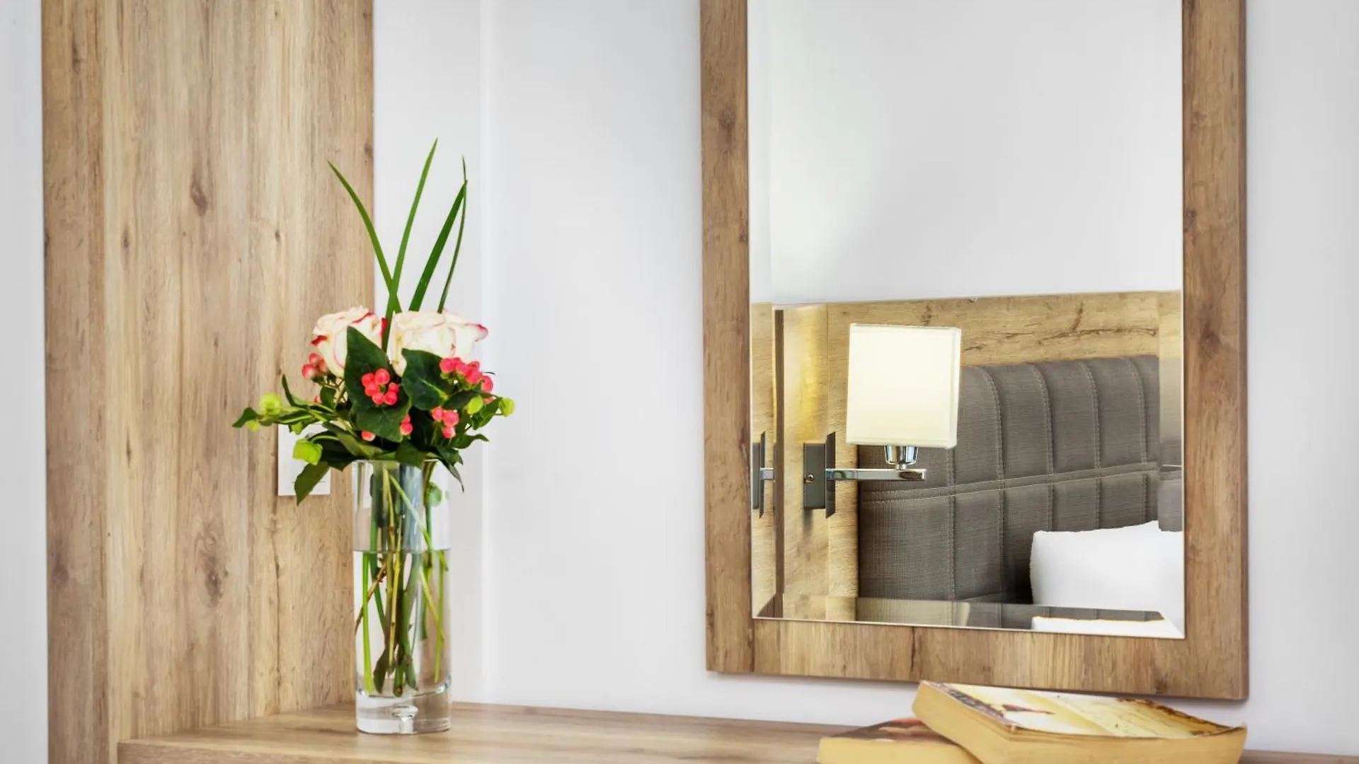 Iris Hotel Siviri 3*,