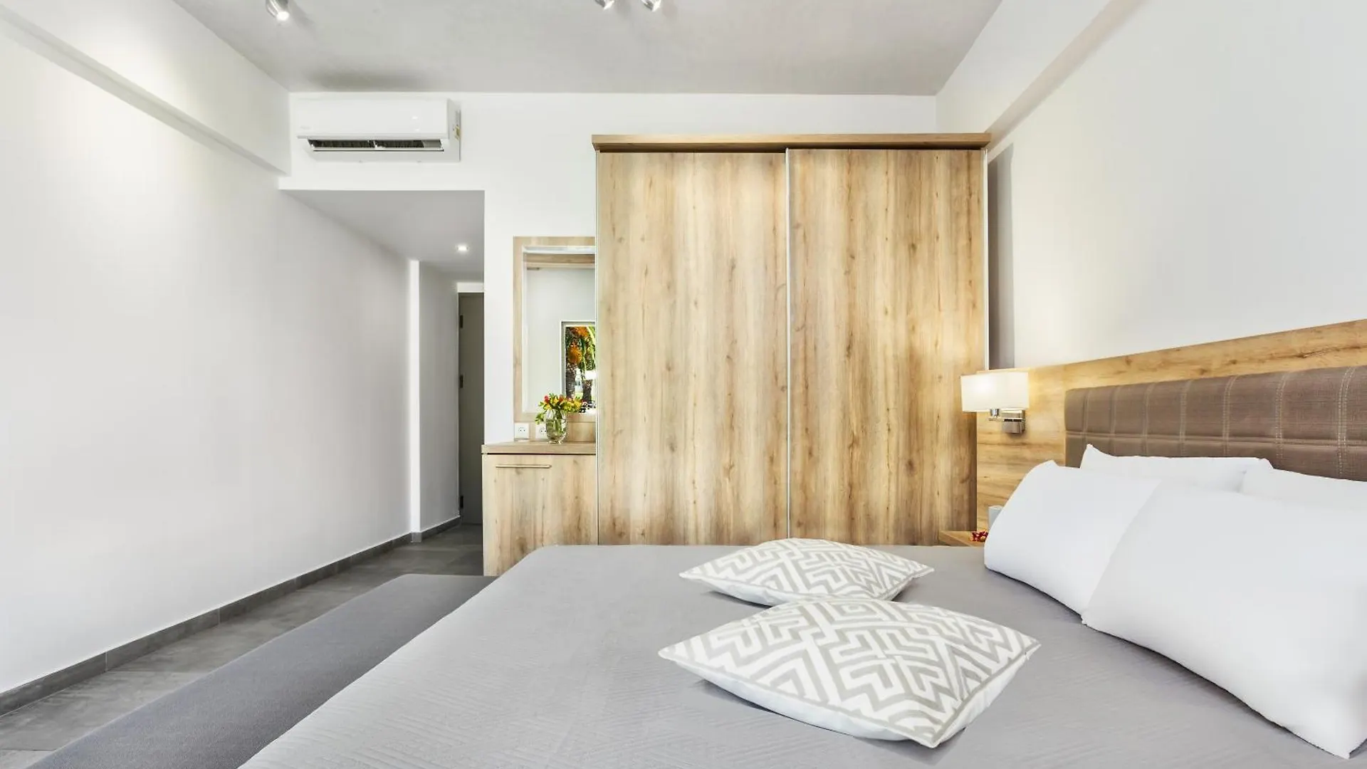 Iris Hotel Siviri